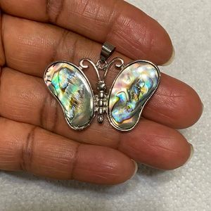 Alpaca Mexico silver and shell butterfly pendant
